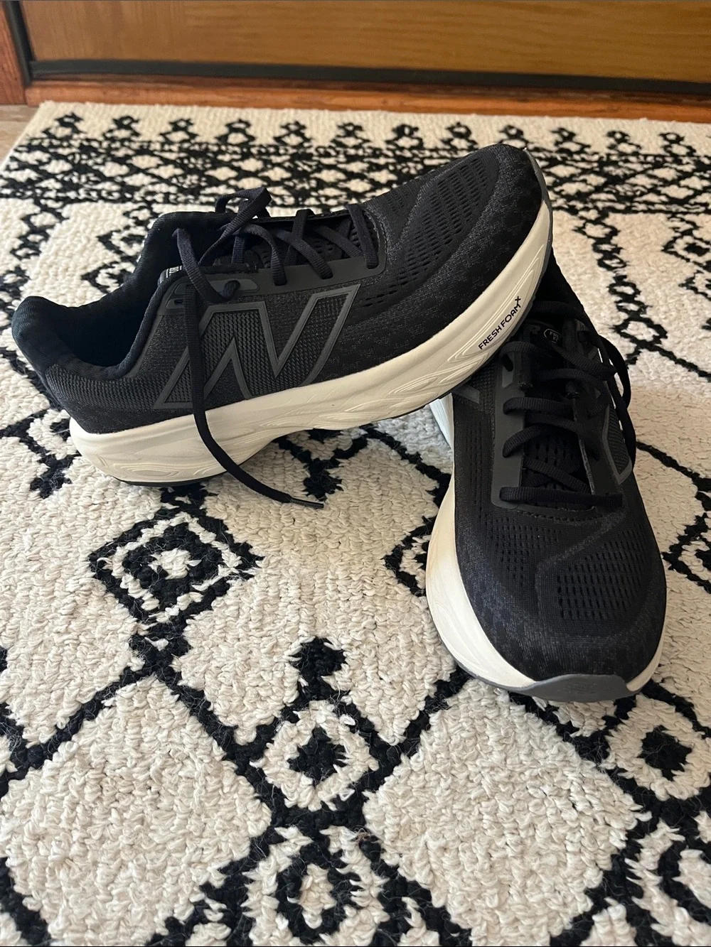New Balance Men's size 10 FreshFoam Black Athletic Running Shoes